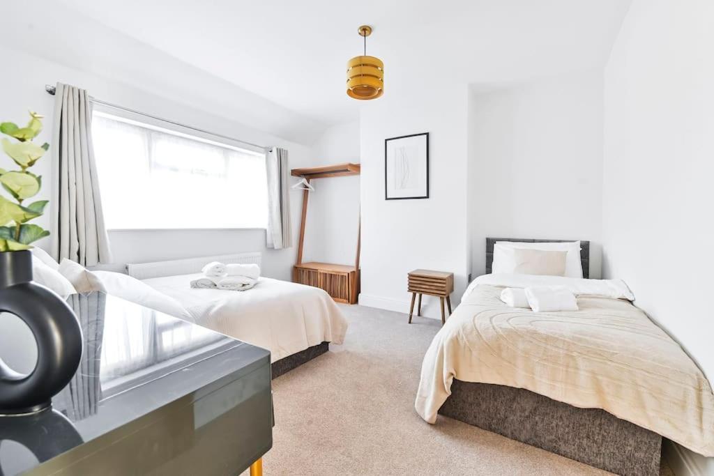 House With Garden Next Wembley Stadium Free Parking Londra