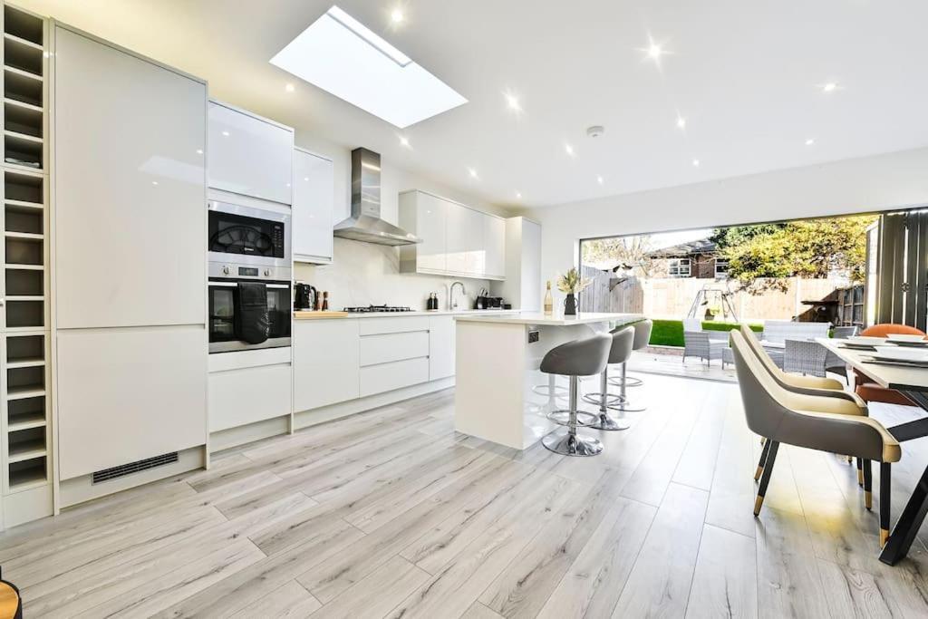 House With Garden Next Wembley Stadium Free Parking Londra