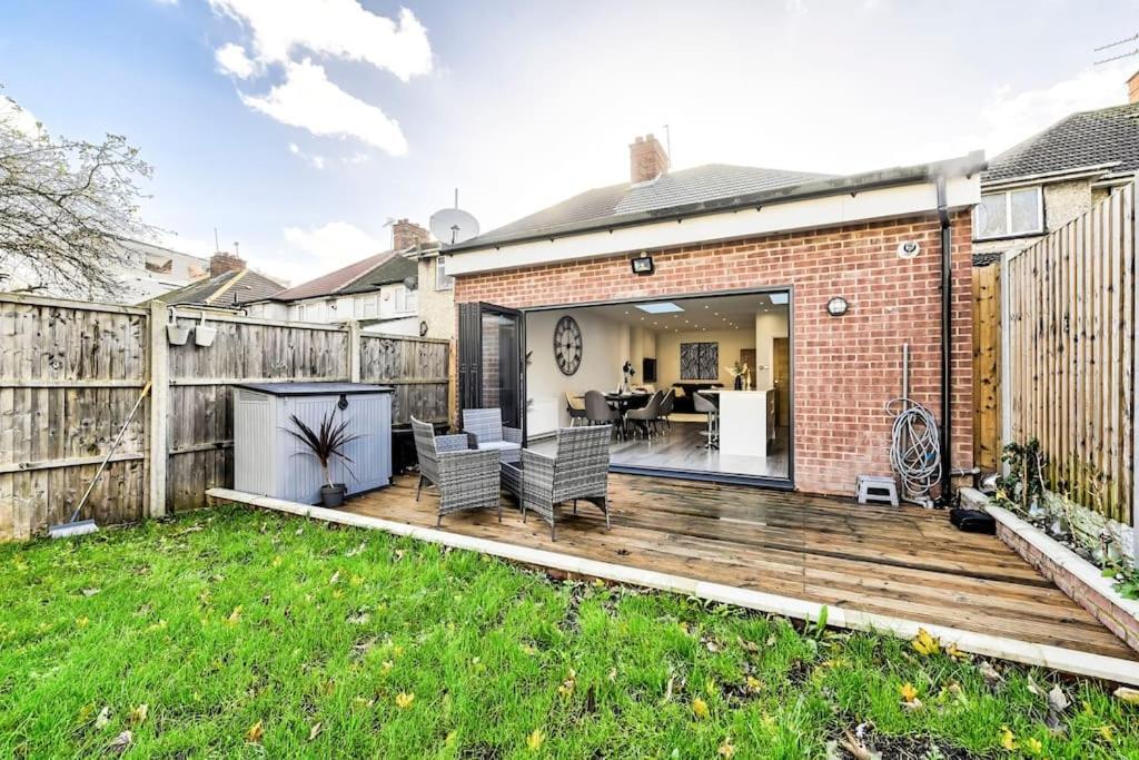House With Garden Next Wembley Stadium Free Parking Appartamento Londra